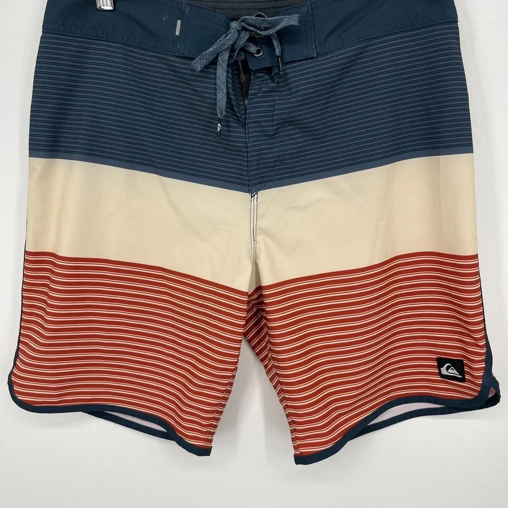 Quiksilver measurements width